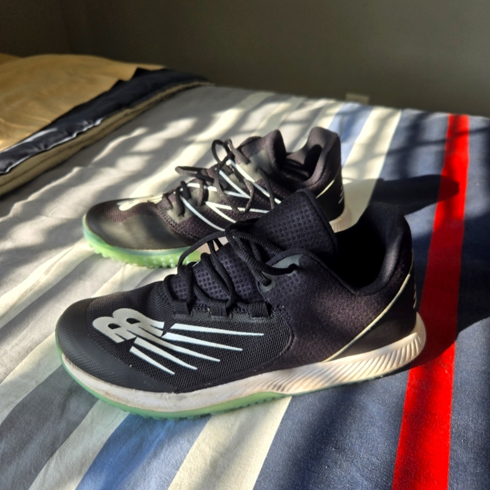 Mens size 10 NB Turf Cleats